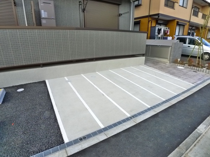 バイク置き場 Cane rosso