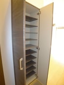 玄関 ＡＬＥＲＯ　ＫＡＷＡＭＡ