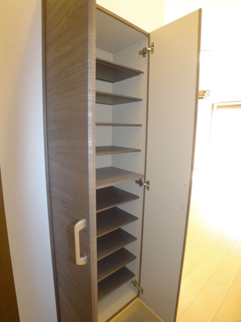 玄関 ＡＬＥＲＯ　ＫＡＷＡＭＡ