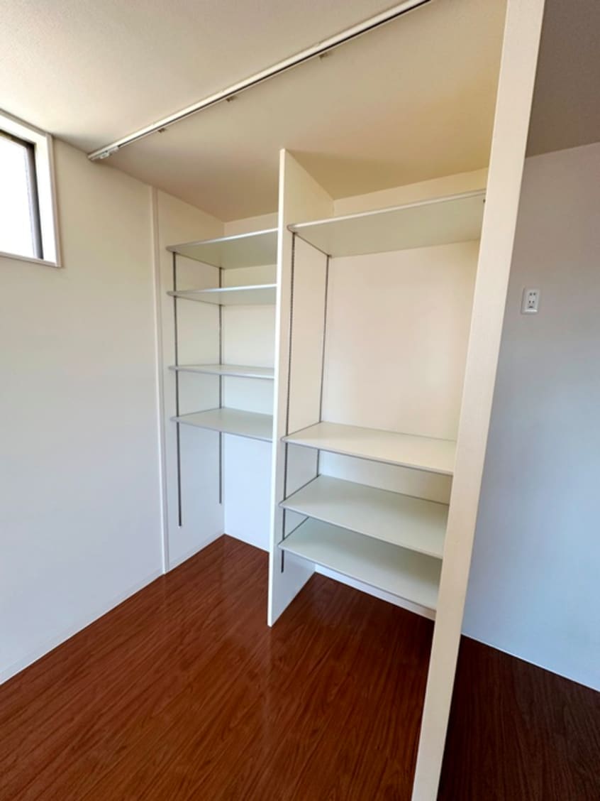 収納 銀生五番館