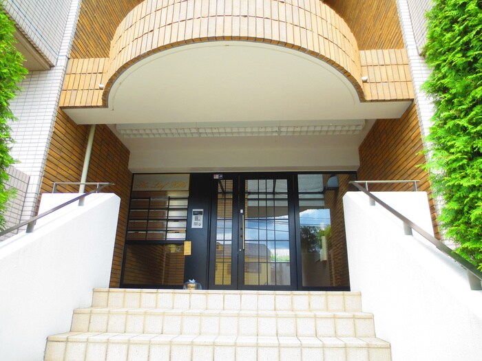 エントランス部分 ブル－リ－フヒルズ