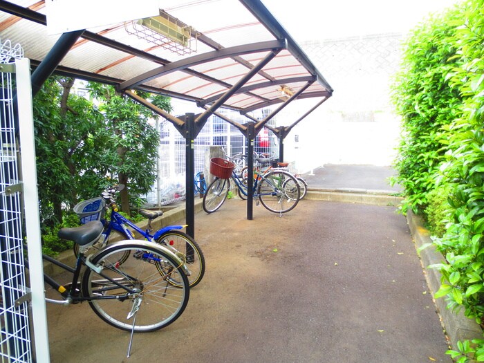 駐輪場 ブル－リ－フヒルズ