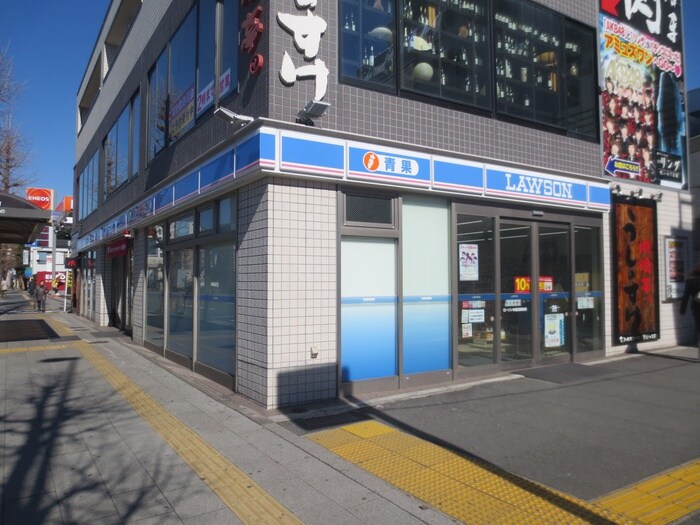 ローソン本蓮沼駅前店(コンビニ)まで496m ソレアード泉