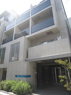 ＦＲＥＮＩＴＹ　ＨＯＵＳＥ