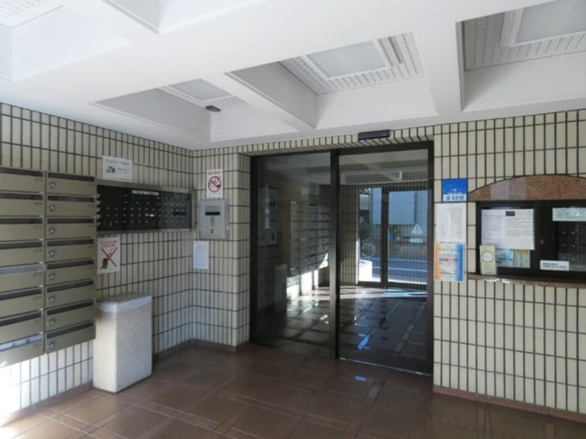 エントランス部分 ﾗｲｵﾝｽﾞﾏﾝｼｮﾝ中野大和町