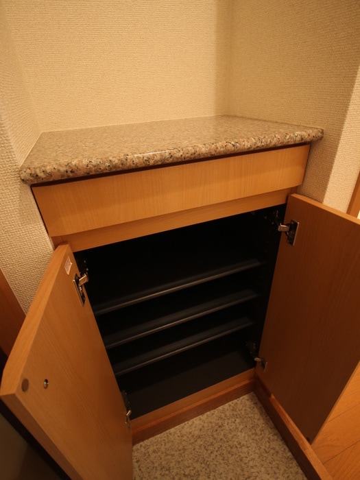 靴箱 クォ－レ旗の台