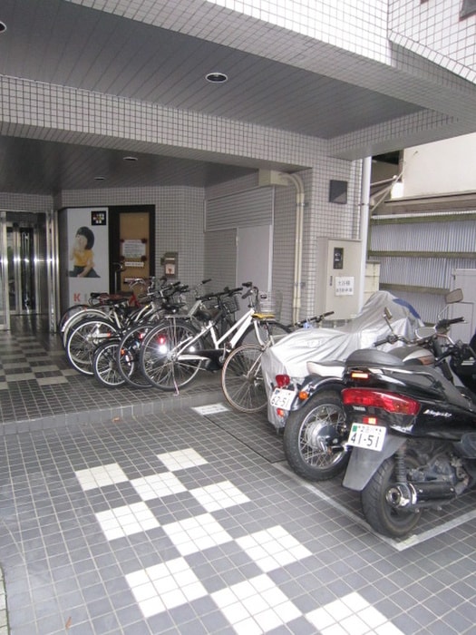 駐輪場 アベニュ－等々力５