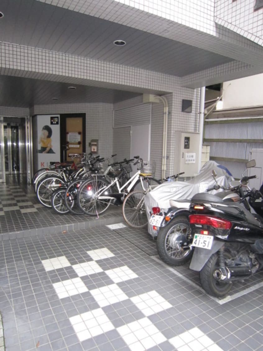 駐輪場 アベニュ－等々力５
