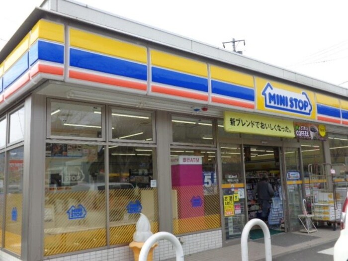 ミニストップ山科台店(コンビニ)まで550m レオパレス衣笠第６