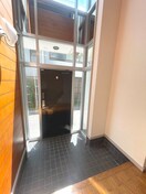 玄関 赤山戸建