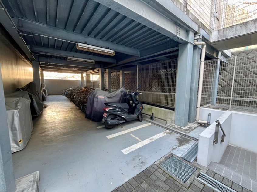 駐輪場 フィ－ルド川和