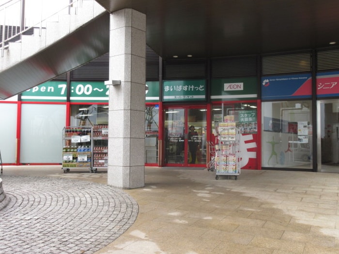 まいばすけっと川和町駅前店(スーパー)まで566m フィ－ルド川和