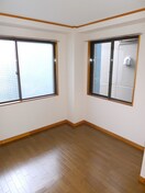 居室 ビラカ－サミヤタ