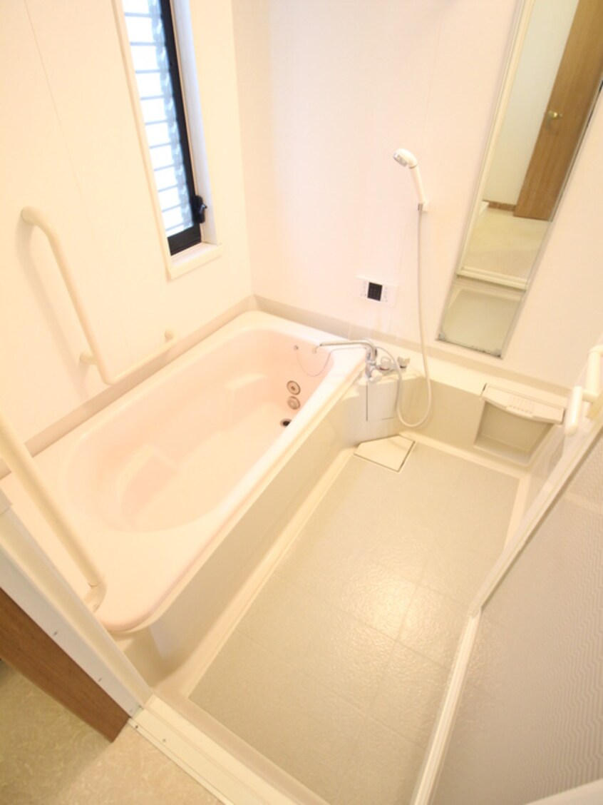 バス／シャワールーム等 青山天口貸家