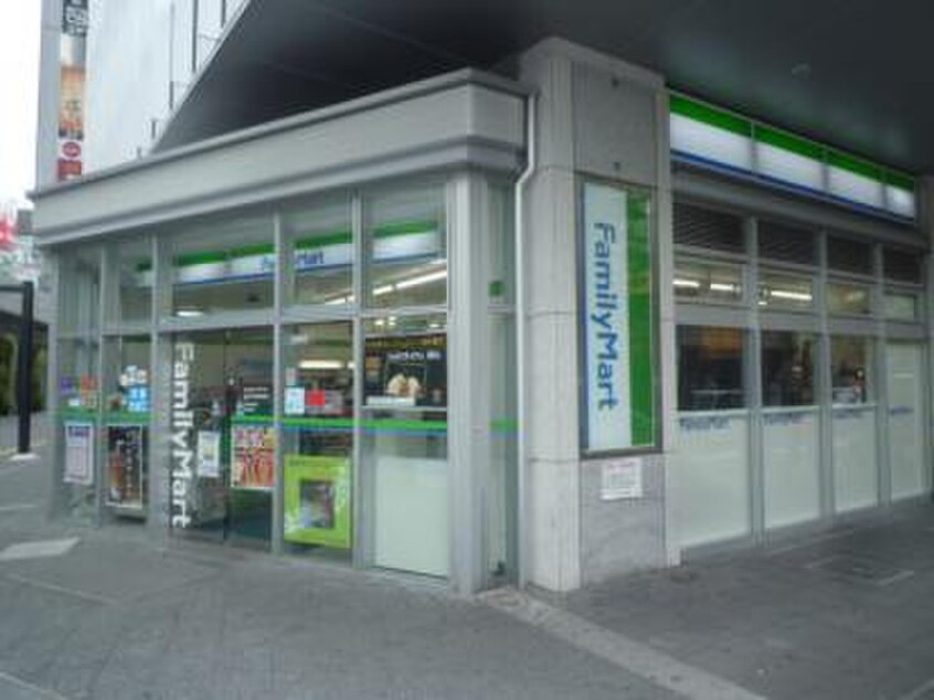 ファミリーマート目白大学新宿キャンパス店(コンビニ)まで364m レジデンスシ－バ－ド