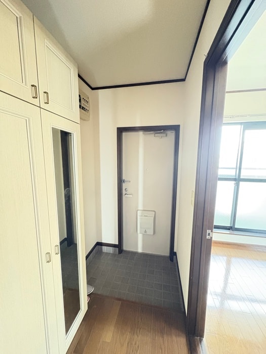 玄関 ロ－タス２