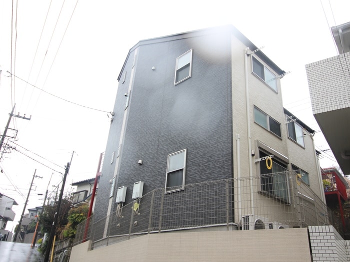 外観写真 アザ－レ多摩美