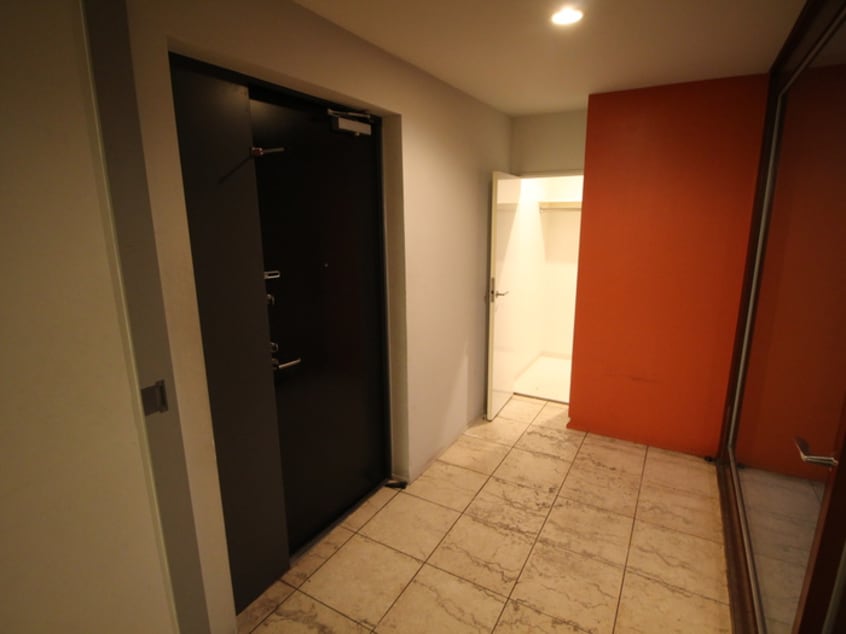 玄関 カーザ・エルミタッジオ