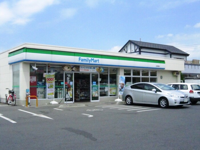 ファミリーマート川越寺尾店(コンビニ)まで130m メゾン・ド・ブリックＢ棟