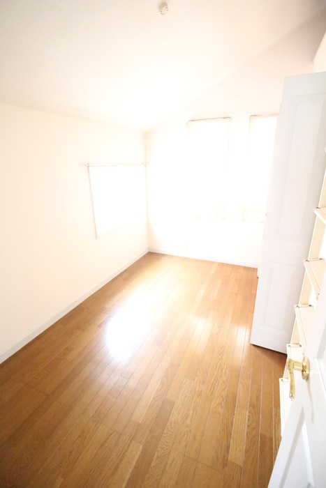 居室 ミルクリ－クＢ