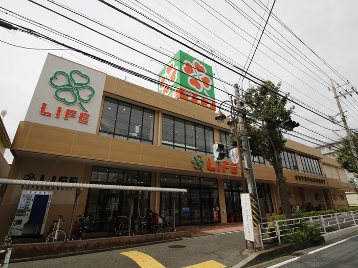 ライフ青葉しらとり台店(スーパー)まで300m エムガーデン