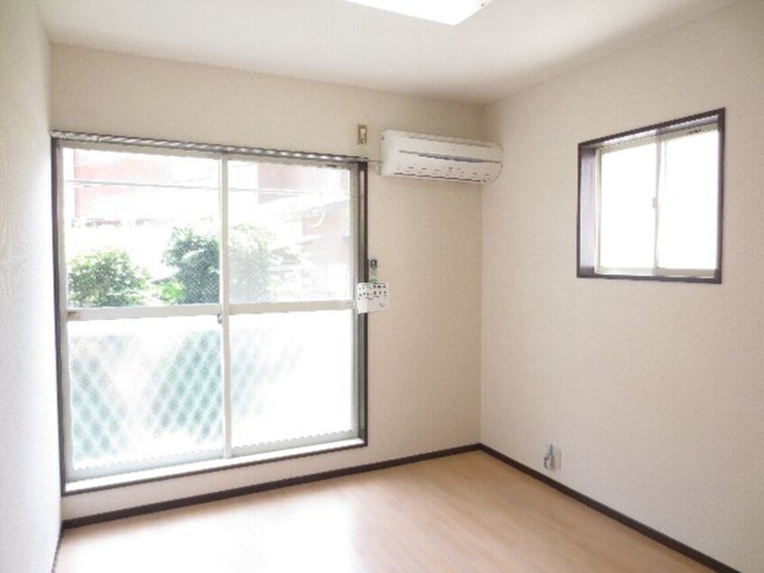 居室 ジャーティンイトウ