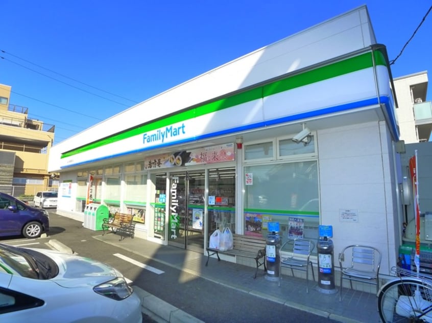 ファミリーマート(コンビニ)まで596m ヴィレッヂパルＢ棟