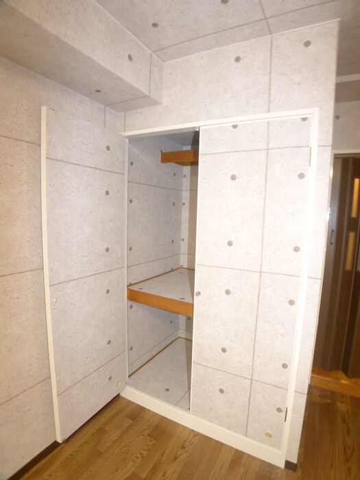 収納 アンシャンテ２１