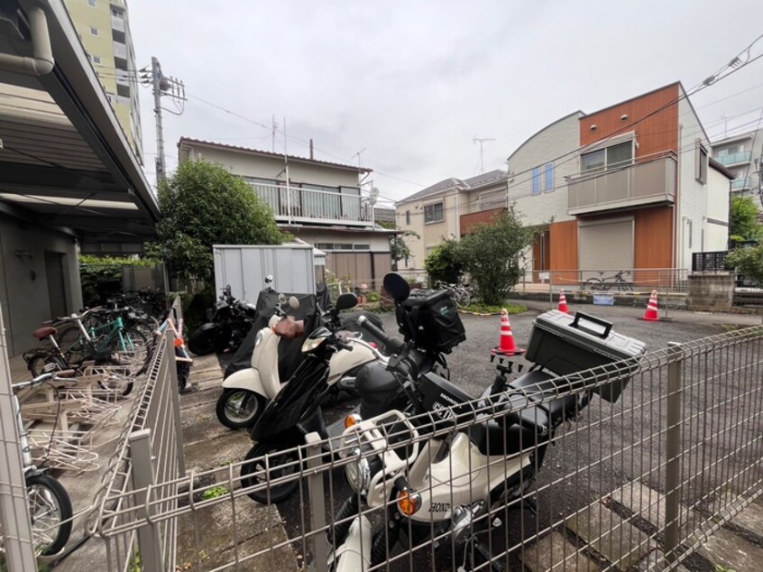 バイク置き場 Refuge Haruru Tower