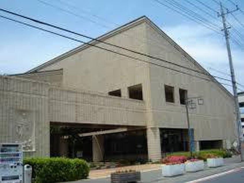 坂戸中央図書館(図書館)まで290m グレーシア