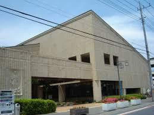 坂戸中央図書館(図書館)まで290m グレーシア