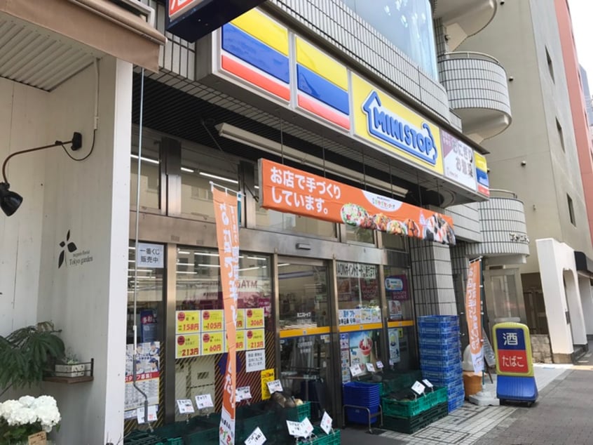 ミニストップ下目黒6丁目店(コンビニ)まで160m リバティーハウス