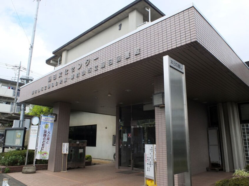 廻田図書館(図書館)まで917m クリスタルハイツ６