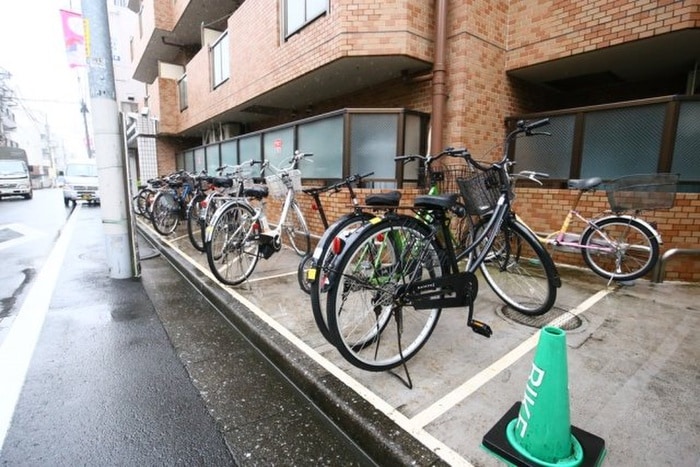 駐輪場 ﾗｲｵﾝｽﾞﾏﾝｼｮﾝ椎名町駅前通り(409)