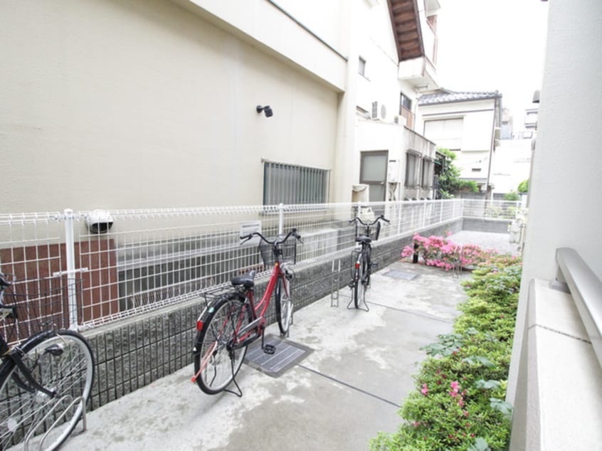 駐輪場 サダルスウド