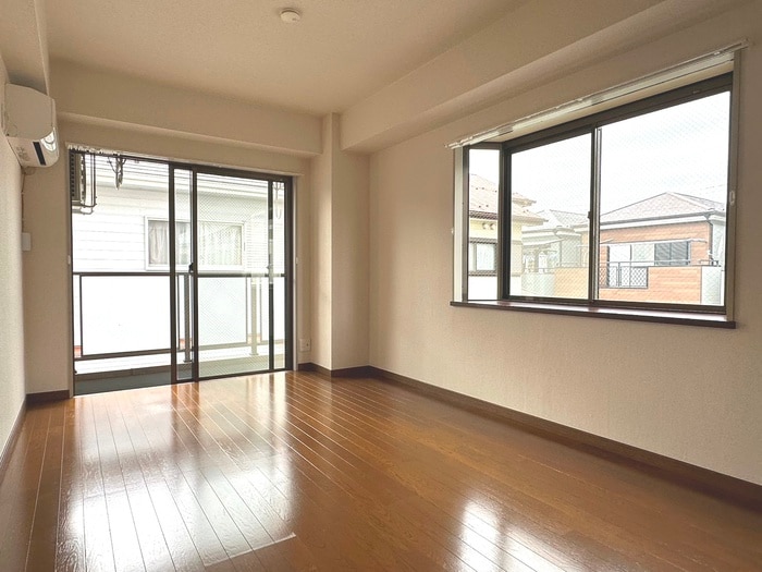 居室 Moonshiny参番館