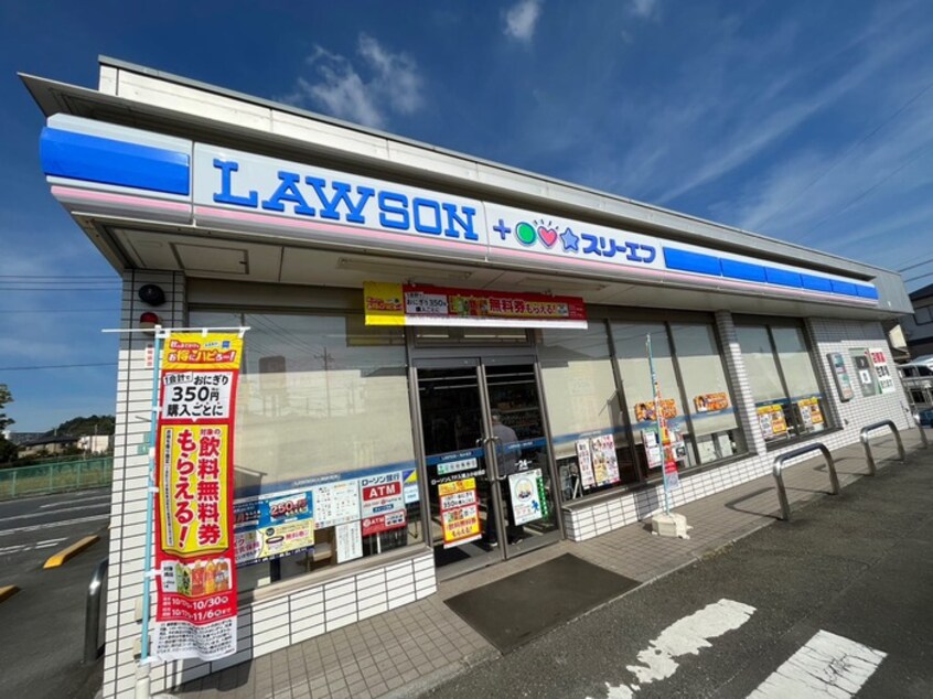 ローソンスリーエフ入間上小谷田店(コンビニ)まで850m サンリバ－Ｋ