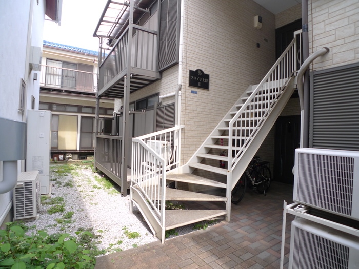 エントランス部分 フロイデ上原Ⅱ