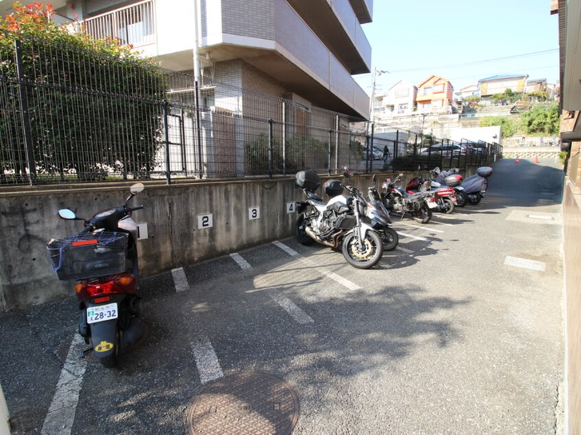 バイク置き場 インペリアル本丸