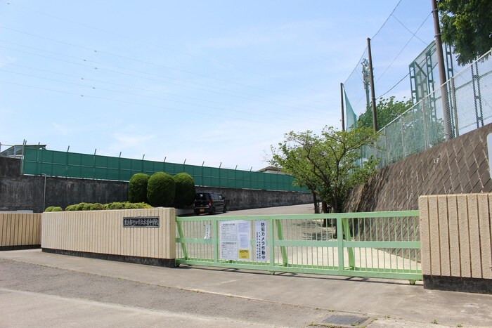 木曽中学校(中学校/中等教育学校)まで411m ターナ木曽西Ｂ棟