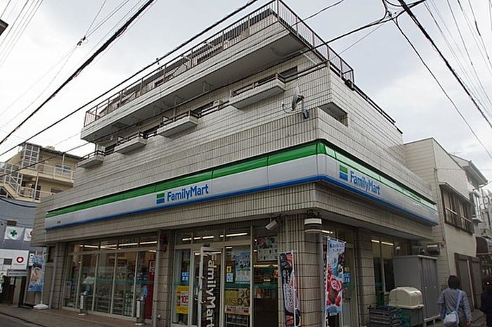 ファミリーマート 生麦店(コンビニ)まで164m エルム生麦Ｂ棟
