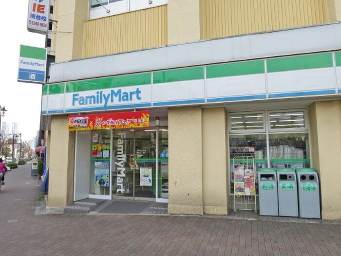 ファミリマート南台二丁目店(コンビニ)まで70m ラディアスウイング中野南