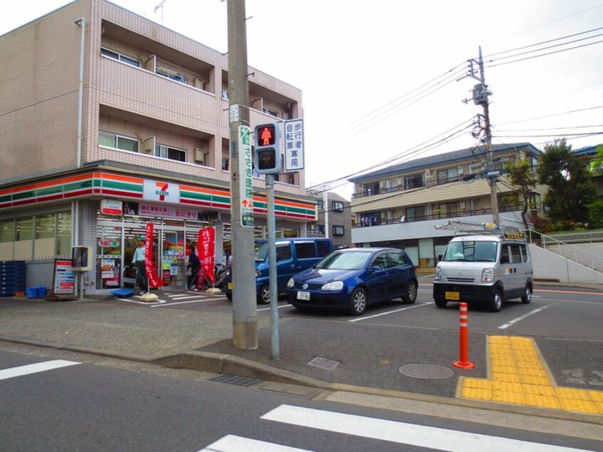 セブンイレブン(コンビニ)まで77m よしみハウジングビル