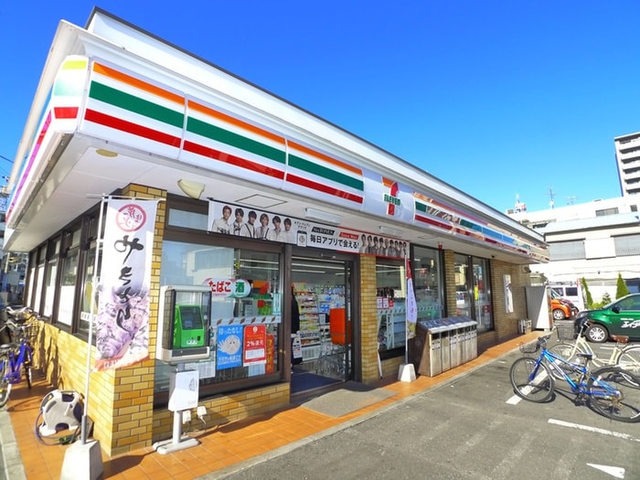 セブンイレブン(コンビニ)まで267m ｔｒｉａｓ３３３