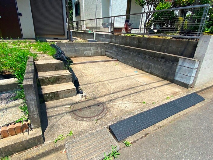 駐車場 八木トミタウンハウス