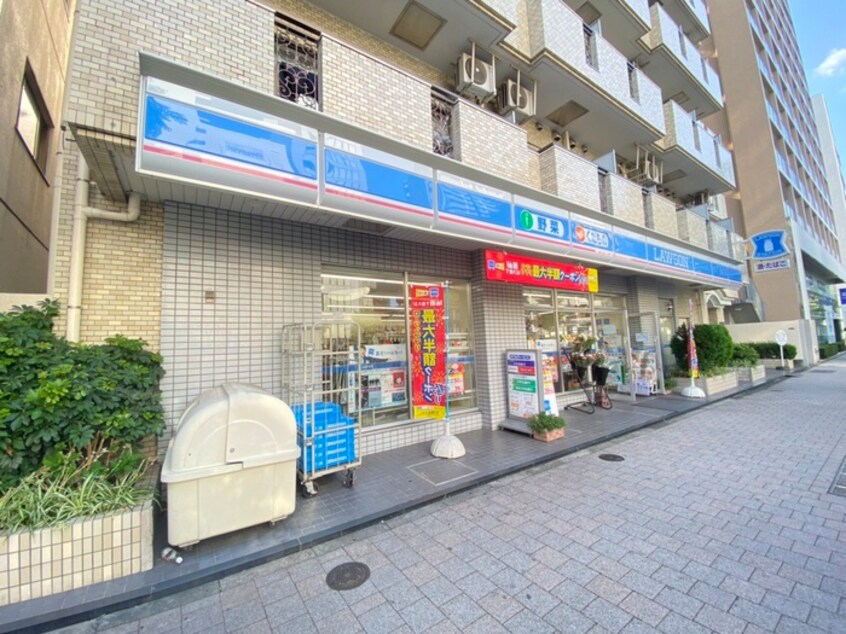 ローソン 麻布十番店(コンビニ)まで144m アパ－トメンツタワ－麻布十番