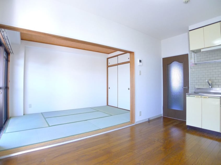 居室 シャイネン市川