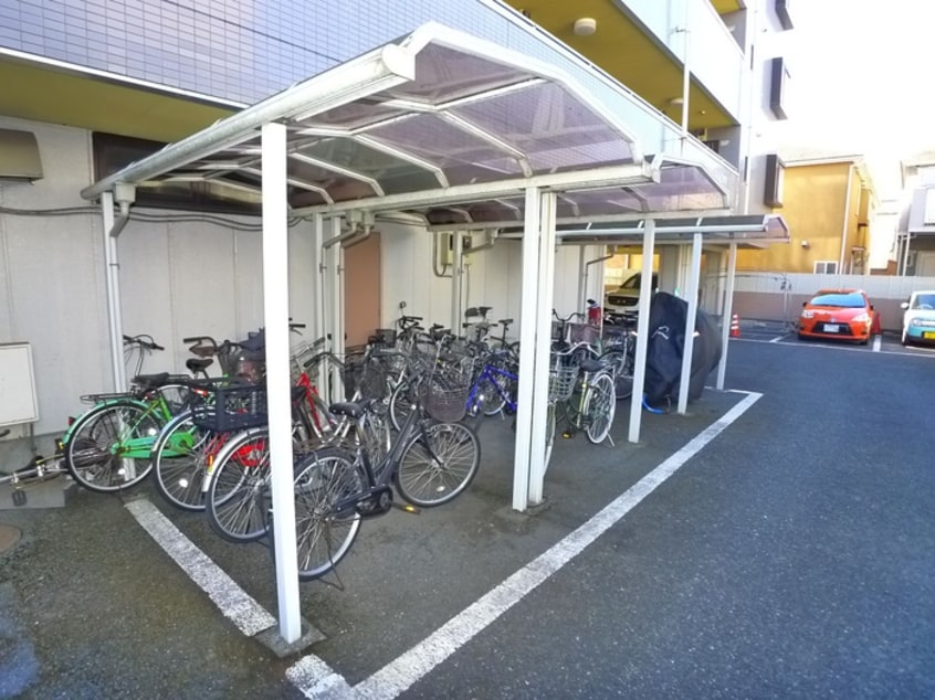 駐輪場 シャイネン市川