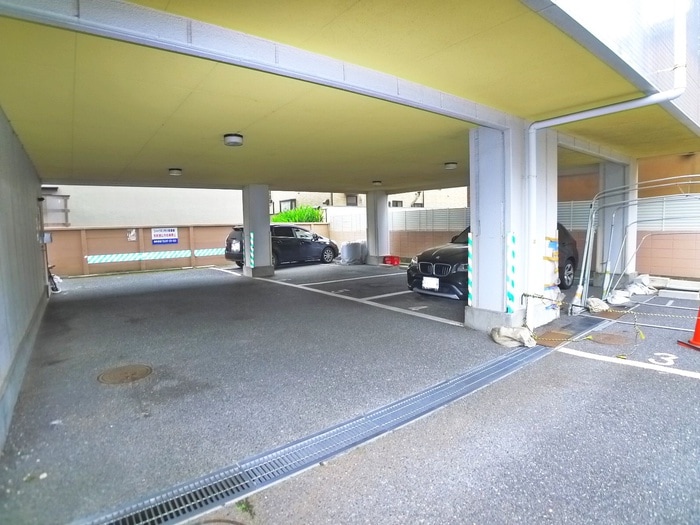 駐車場 シャイネン市川