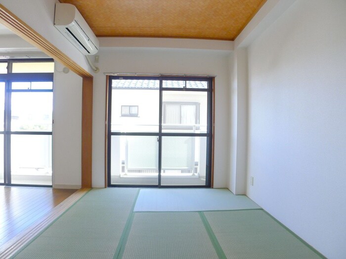 居室 シャイネン市川